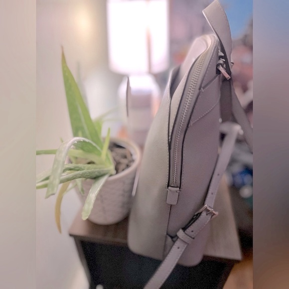 Michael Michael Kors Emmy LG Leather Backpack Pearl Gray with adjustable strap - Picture 1 of 10